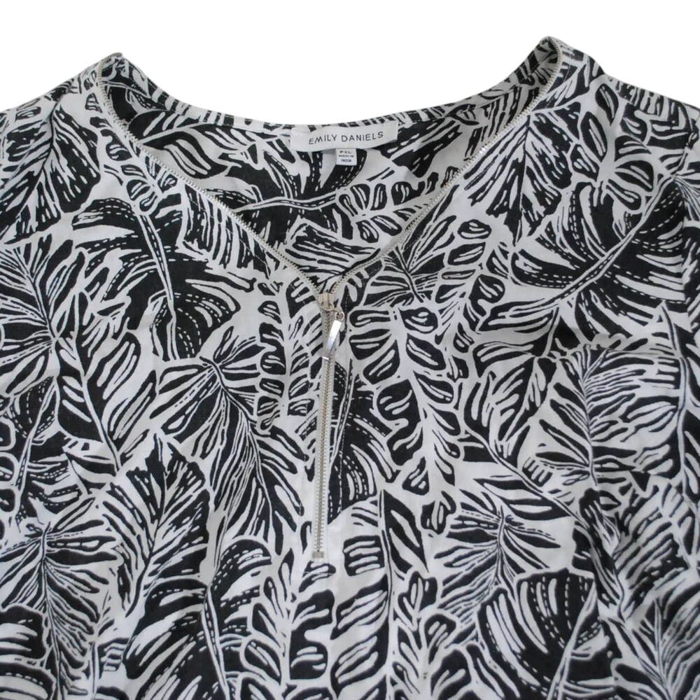 Emily Daniels Black And White Floral Short Sleeve Top | Women's Petites PXL - Picture 7 of 9